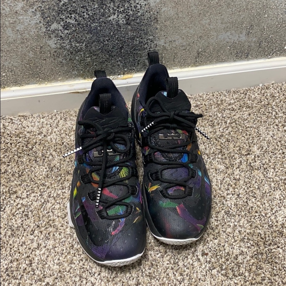 Men’s size 8 Nike Lebrons 13 low tennis shoes
